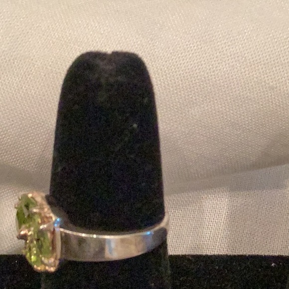 Peridot Ring - Picture 5 of 6